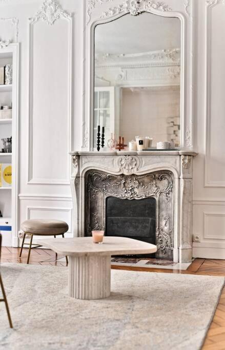 Appartement Haussmannien 17Eme Arrondissement ปารีส ภายนอก รูปภาพ