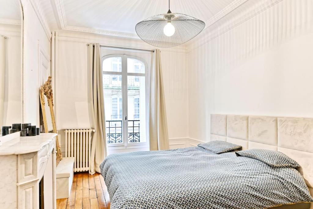 Appartement Haussmannien 17Eme Arrondissement ปารีส ภายนอก รูปภาพ