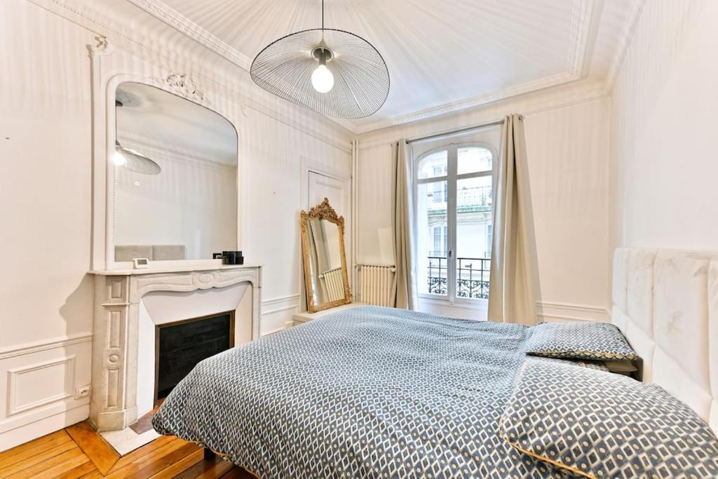 Appartement Haussmannien 17Eme Arrondissement ปารีส ภายนอก รูปภาพ