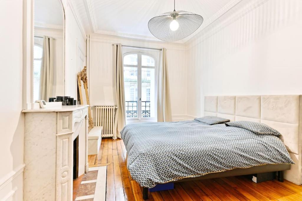 Appartement Haussmannien 17Eme Arrondissement ปารีส ภายนอก รูปภาพ