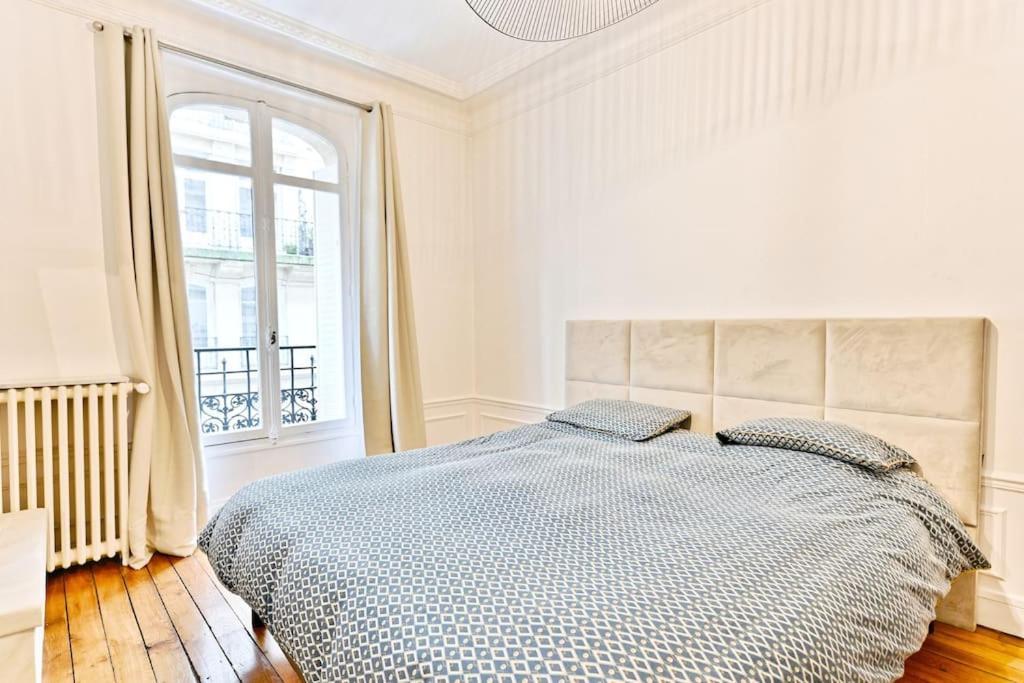 Appartement Haussmannien 17Eme Arrondissement ปารีส ภายนอก รูปภาพ